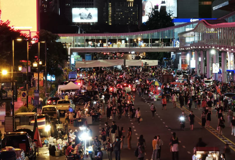 ม็อบเผาหุ่นฟางก่อนประกาศยุติชุมนุม