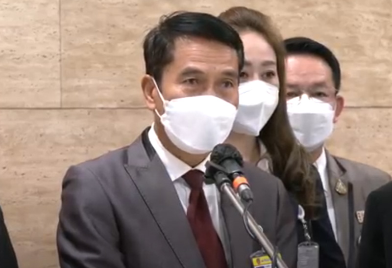 ฝ่ายค้านยื่นสอบปมนายกฯแจกส.ส.5ล้าน