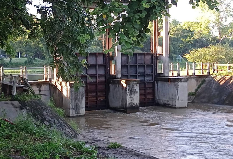 เขื่อนพิมายเร่งติดตั้งเครื่องผลักดันน้ำป้องล้นตลิ่ง