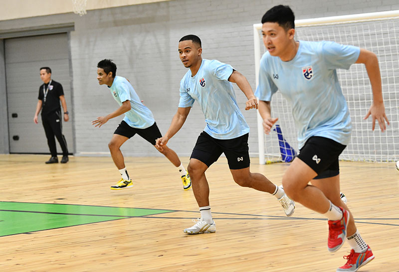 “โต๊ะเล็กช้างศึก” ซ้อมมื้อแรกหลังถึงลิทัวเนีย