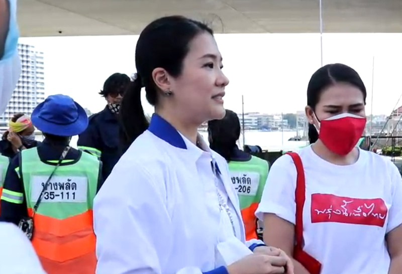 เพื่อไทย ลงพื้นที่ใต้สะพานพระราม 8 ดูจัดลอยกระทง