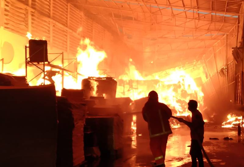 ไฟไหม้โรงงานกระดาษ