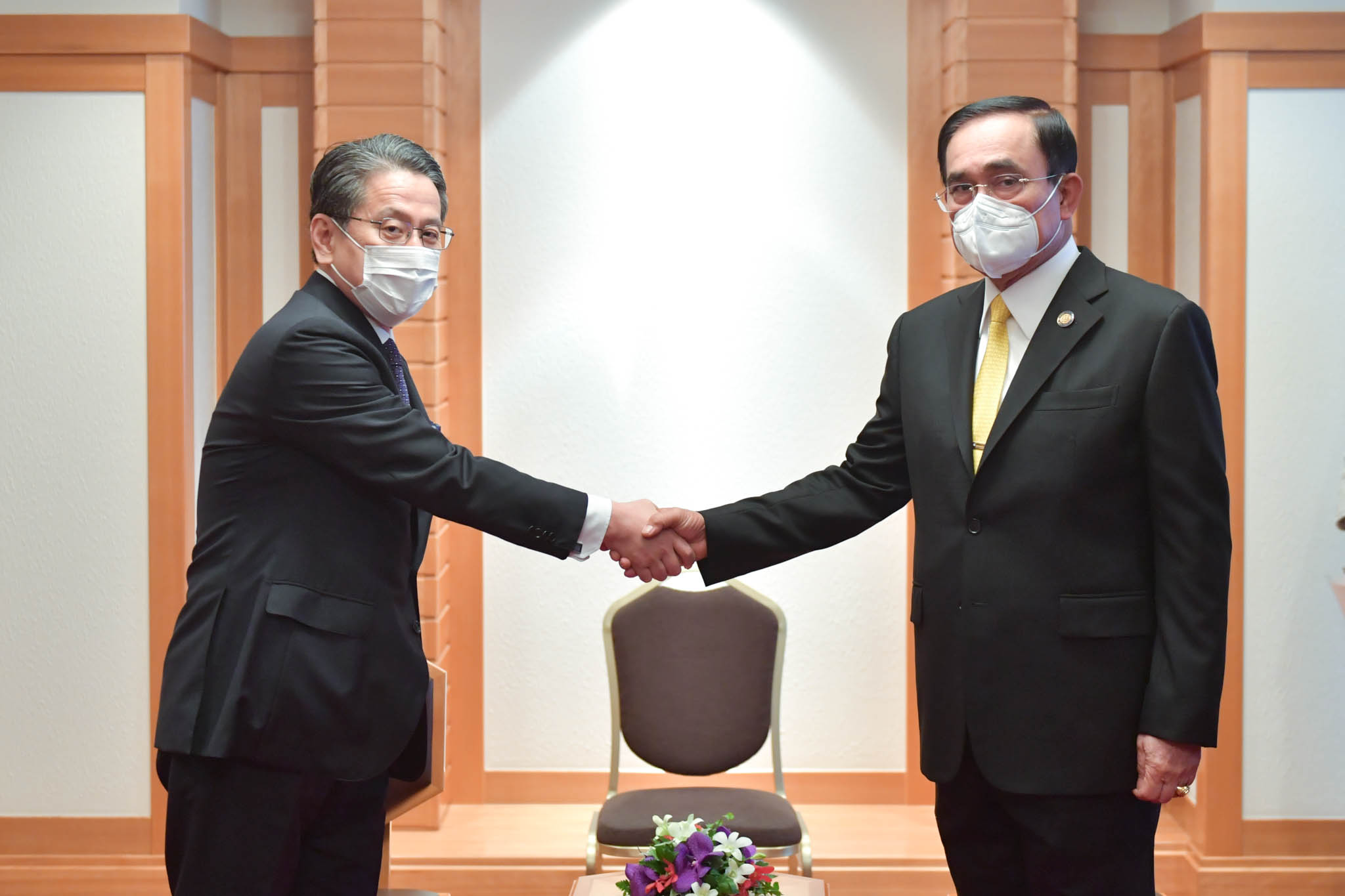 首相はJBICと協議を行い、日本の民間セクターとの協力を促進する