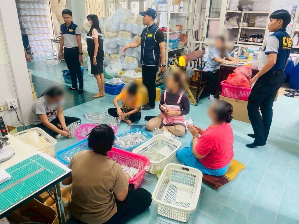 ทลายแหล่งผลิตเครื่องสำอาง กรอกมือ ส่งขายร้านนวดสปา