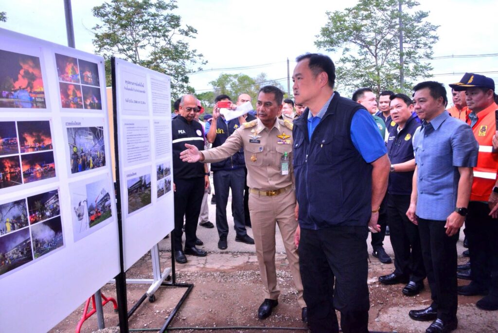 "อนุทิน" ลงพื้นที่ให้กำลังใจผู้ประสบภัยเพลิงไหม้ ร้านพลาสติกอุดรธานี
