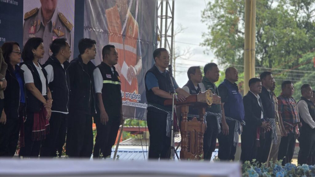 "อนุทิน" ขนคณะเยือนอุดรฯ ติงงบโยธา บอกถ้าเลือกภท.ได้แล้ว3,000ล้าน