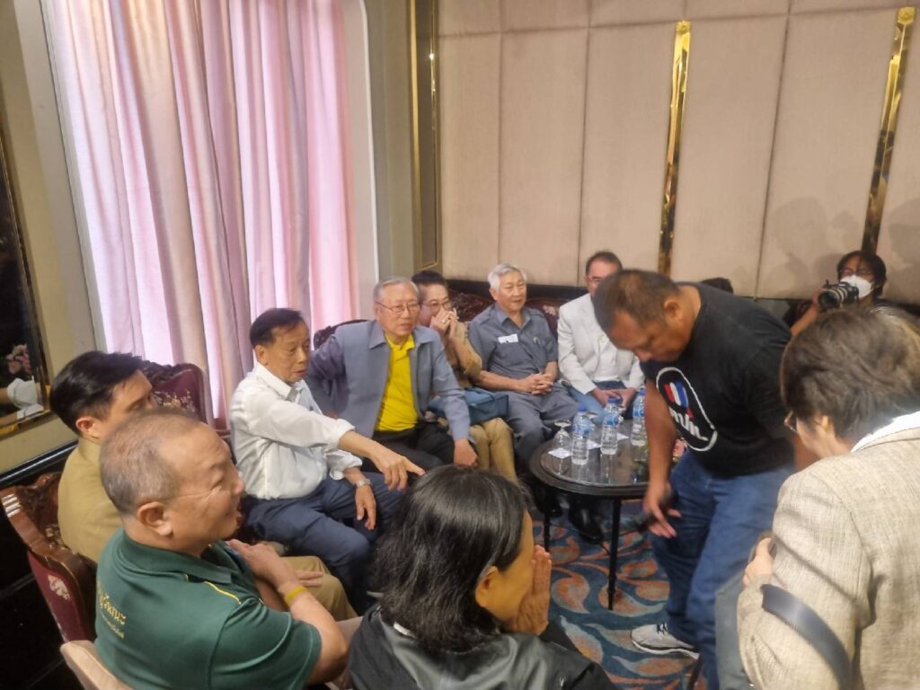 “ประพันธ์-สมชาย-เจษฎ์” จี้นายกฯลาออก-ยุบสภา ดันม็อบใหญ่ 28 มิ.ย.