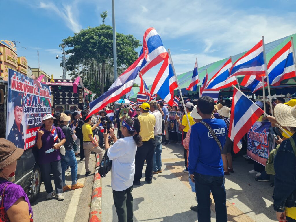 เสื้อแดงโคราช-ไม่หวั่นม็อบ28มิ.ย.ฟันธงล้มรัฐบาลไม่สำเร็จ