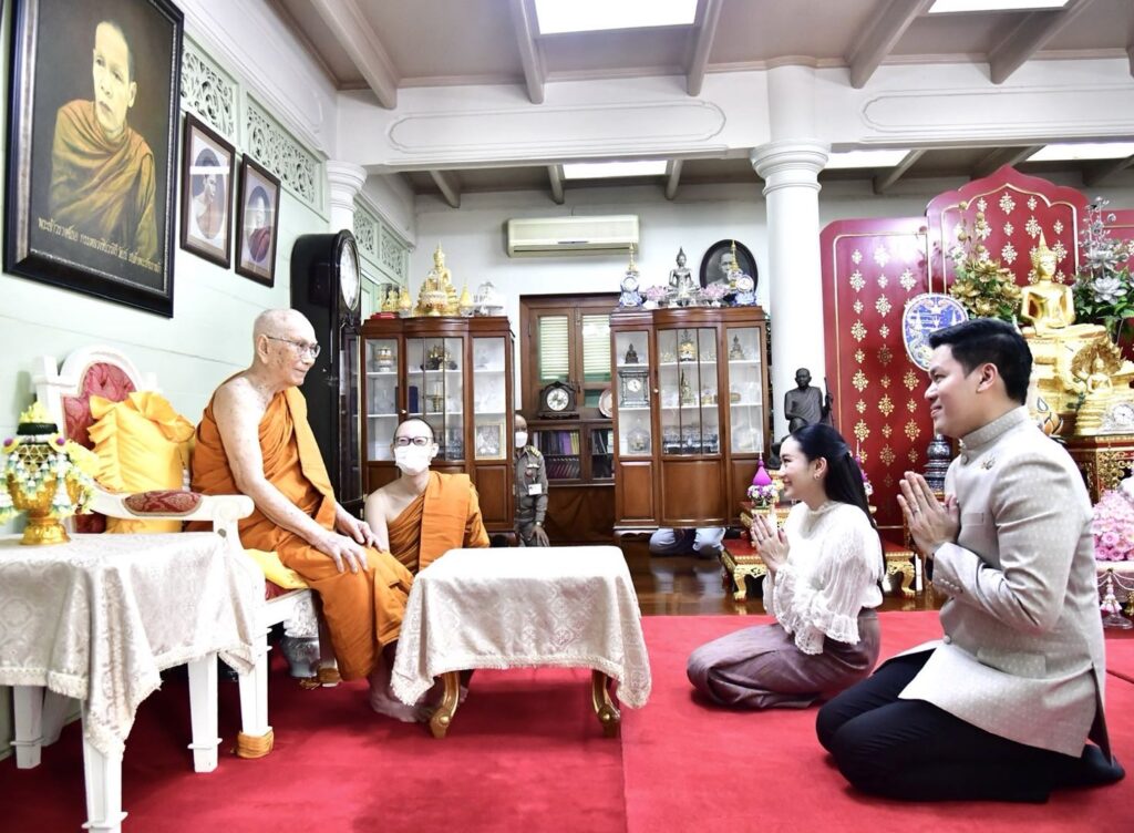 "องคมนตรี-นายกฯ" เข้าเฝ้าถวายเครื่องสักการะสมเด็จพระสังฆราช