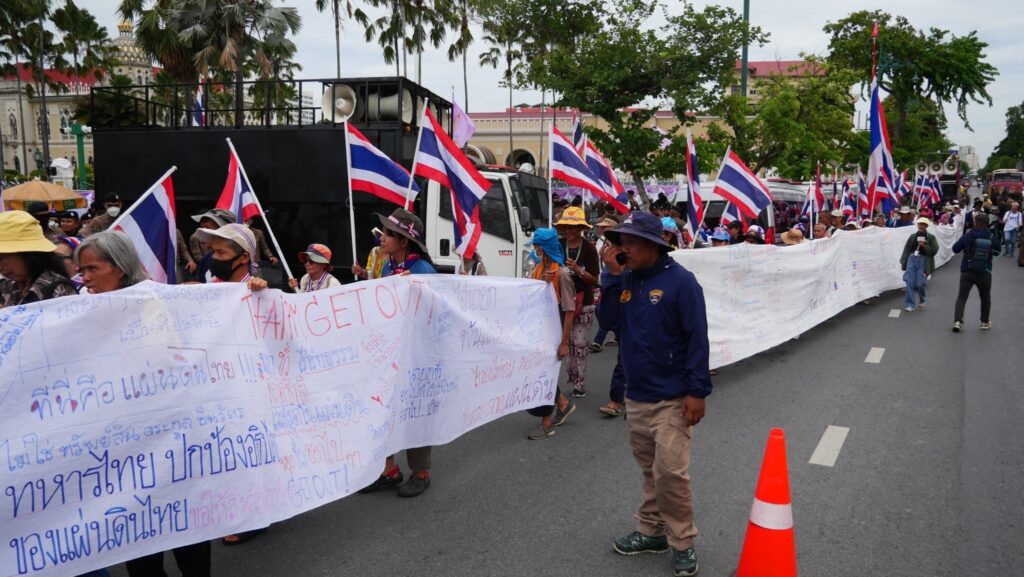 คปท.เขียนข้อความเรียกร้อง "แพทองธาร" ลาออกผูกรอบทำเนียบ