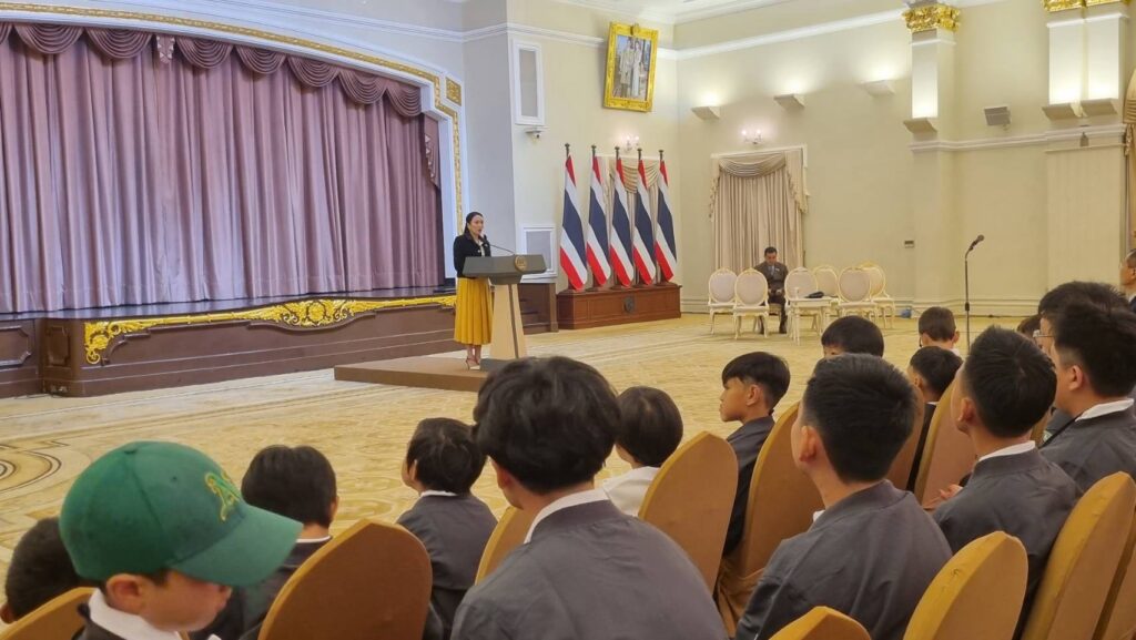 นายกฯ เปิดทำเนียบ รับคณะเยาวชนไทยในUS เยือนแผ่นดินแม่