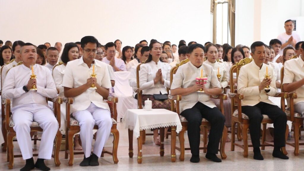 คนขอนแก่น ร่วมถวายผ้าอาบน้ำฝน เวียนเทียนวันอาสาฬหบูชา