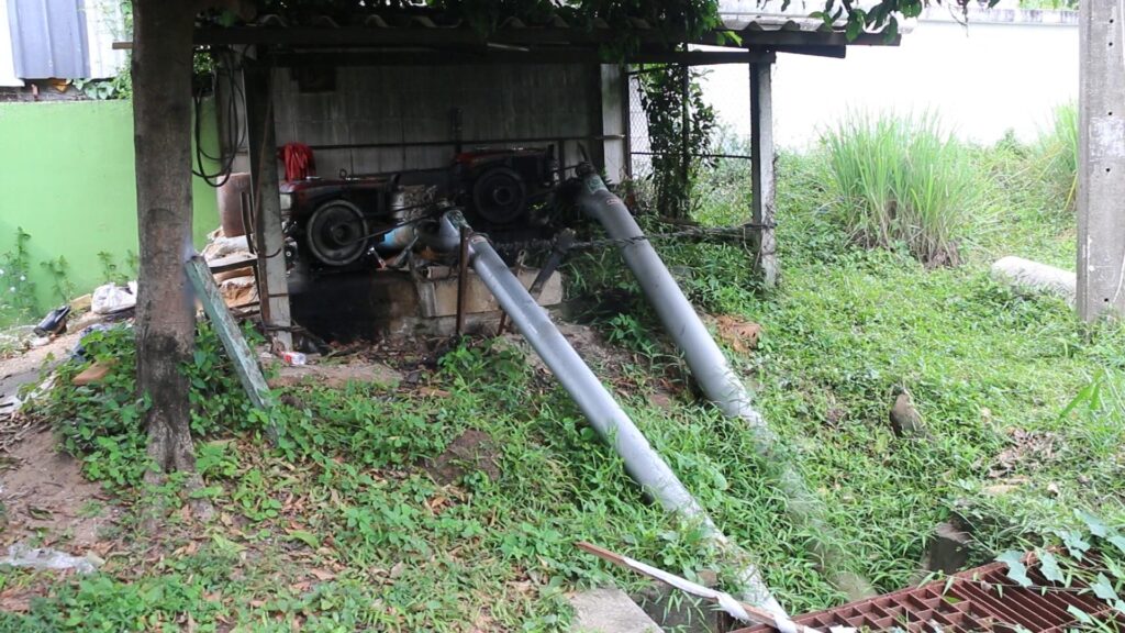 รร.คนตาบอดขอนแก่น เร่งวางกระสอบทราย รับมือน้ำท่วม "พายุวิภา"