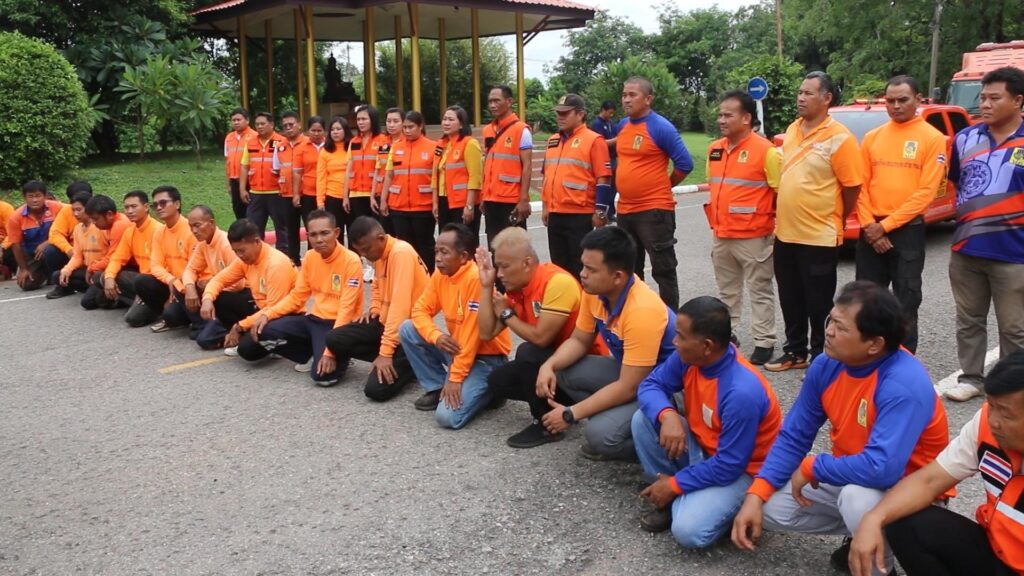 ขอนแก่น ส่งรถผลิตน้ำดื่ม-ไฟ-ปรุงอาหารช่วยศูนย์อพยพ สุรินทร์