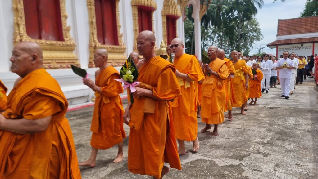 ชาวพุทธยะลา เวียนเทียนในอาสาฬหบูชา ช่วงกลางวัน 