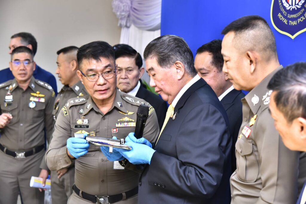 "ภูมิธรรม" ร่วมตํารวจ ปส. แถลงจับยาบ้ากว่า 46 ล้านเม็ด