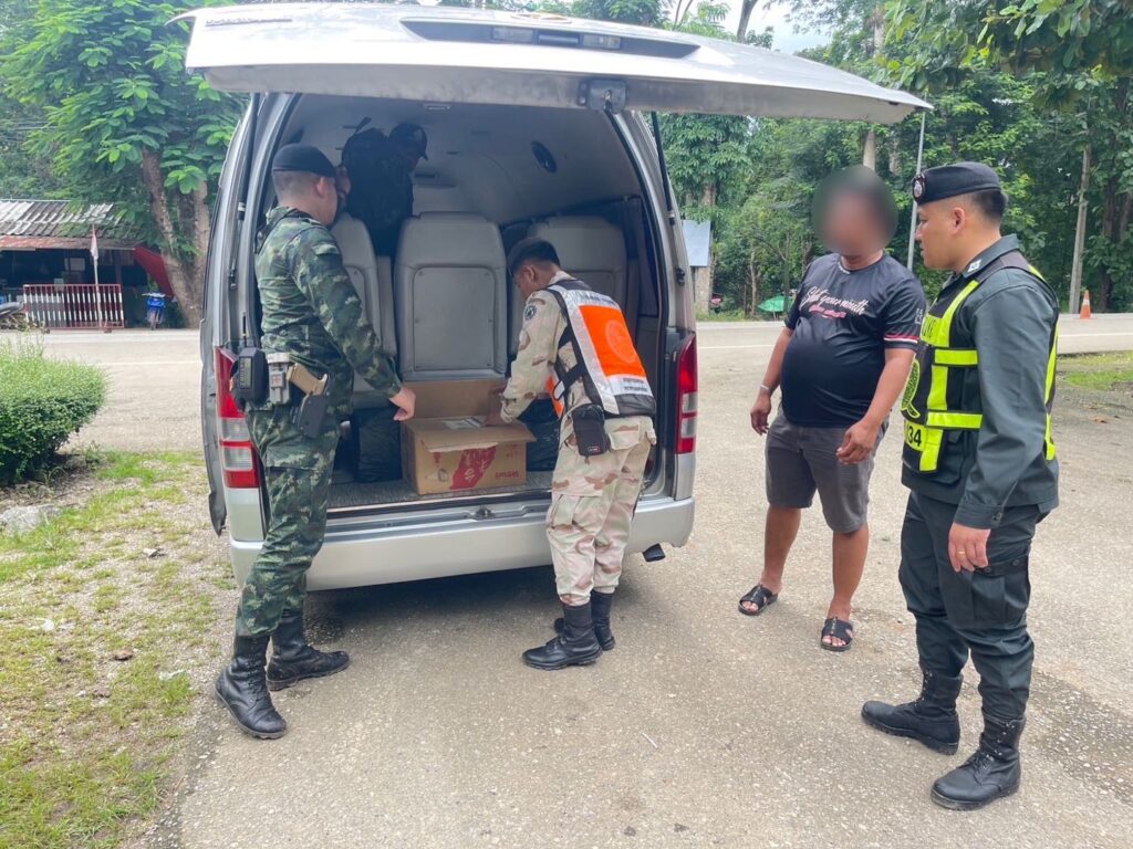 ฉก.ลาดหญ้า รวบหนุ่มขนบุหรี่เถื่อน ความเสียหายกว่า 2.25 ล้าน