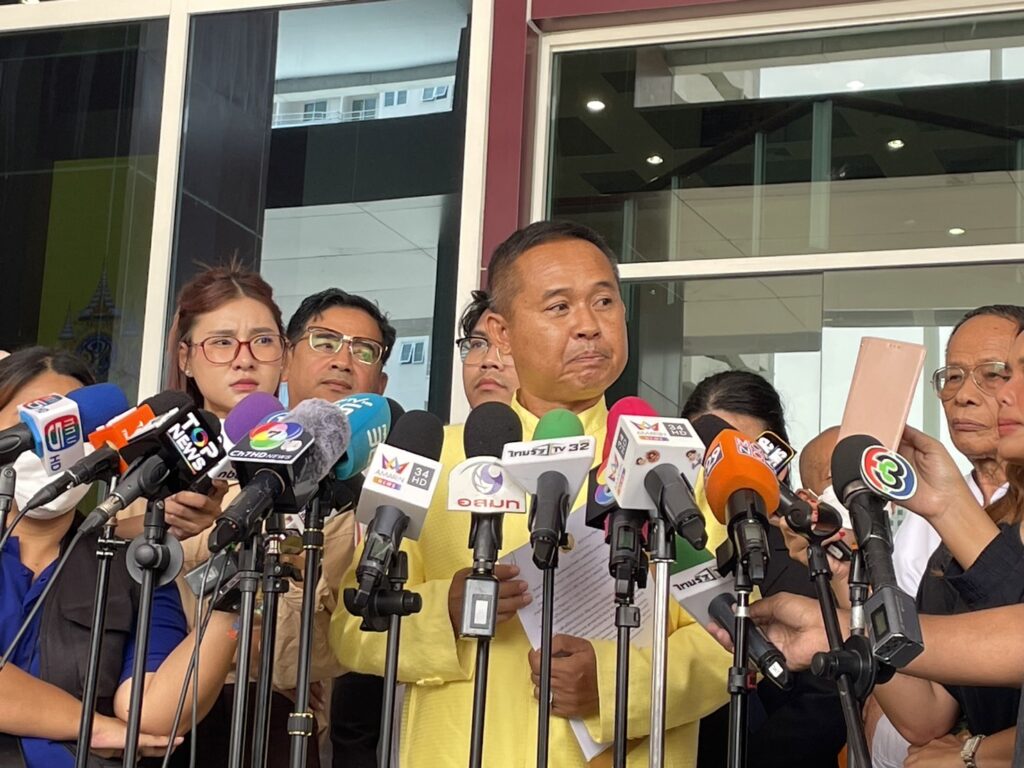 ร้องขอความเป็นธรรมให้พระสงฆ์ ลั่น ให้ดำเนินคดีสีกา กอล์ฟ