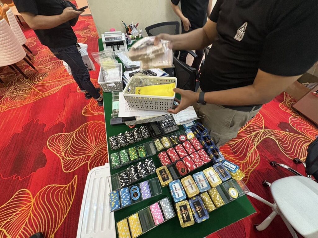 ทลายบ่อนบาคาร่า ย่านบางแค จับนักพนัน 20 คน 