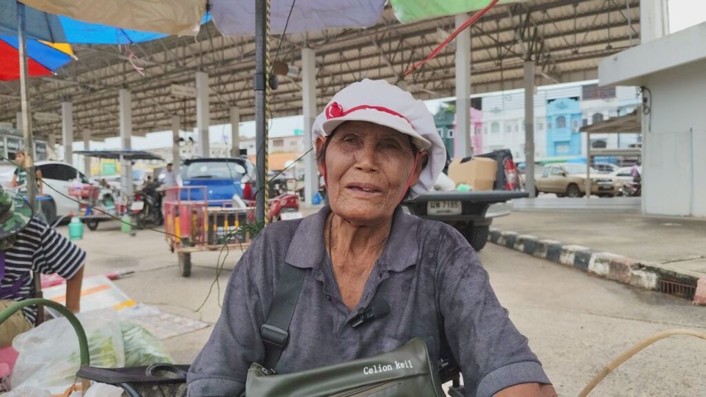 แม่ค้าโคราชโอด มะนาวราคาตกต่ำ-ศก.แย่ ล็อตเตอรี่เหลือเต็มแผง