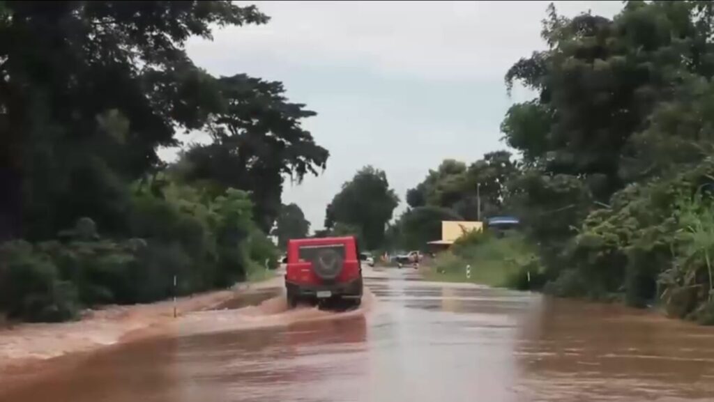 สุโขทัยน้ำท่วม ศรีสำโรงยังหนัก เขตเมืองเริ่มลด