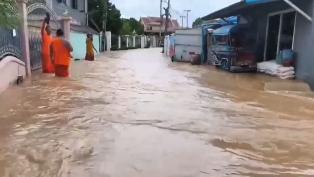น้ำท่วมสุโขทัยยังหนัก ระดับน้ำยมบ้านหาดสะพานจันทร์ 11.36 ม.