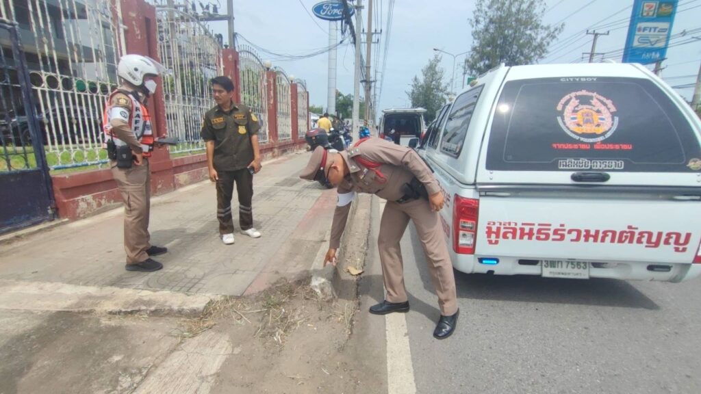นร.สาวขับจยย. เสียหลักชนฟุตบาท กระเด็นฟาดเสาไฟฟ้า