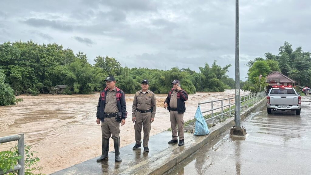 บิ๊กต่าย สั่งตำรวจทุกพื้นที่ รับมือน้ำท่วม - ช่วยเหลือปชช.