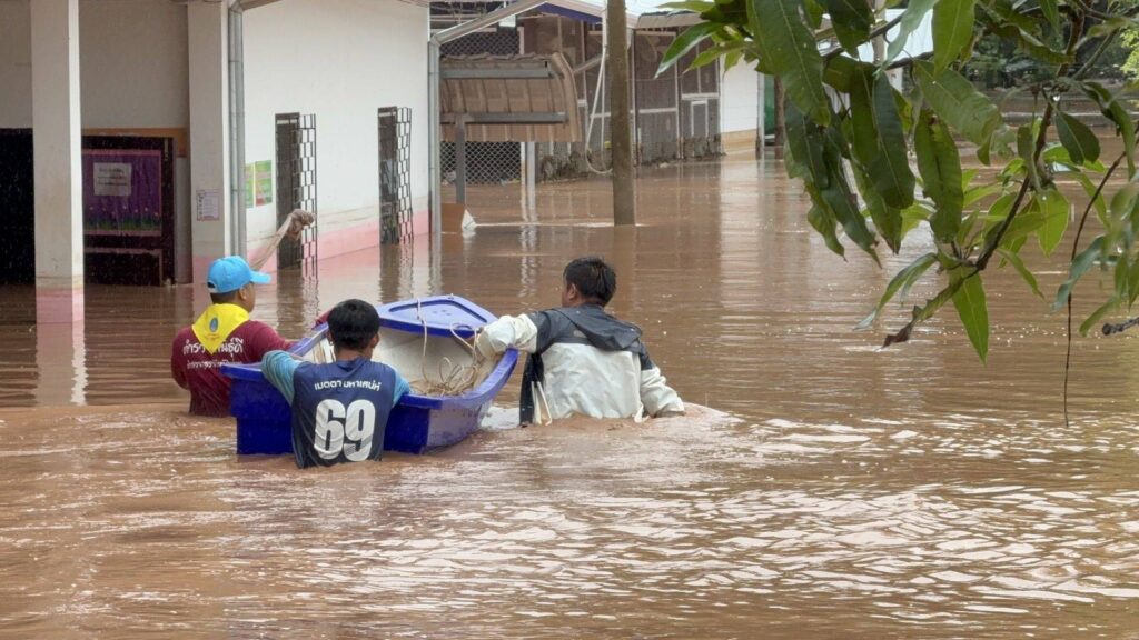 บิ๊กต่าย สั่งตำรวจทุกพื้นที่ รับมือน้ำท่วม - ช่วยเหลือปชช.