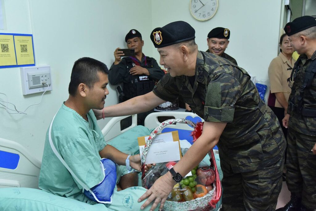 ผบ.ตร.เยี่ยม ตชด. - ทหารบาดเจ็บ จากเหตุปะทะชายแดน