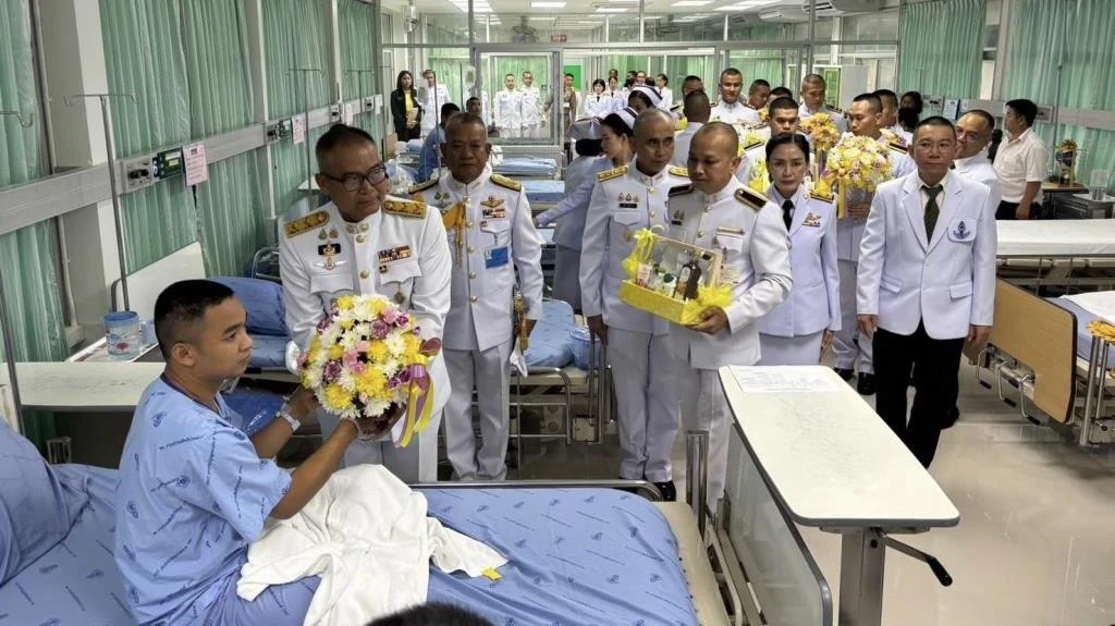 ในหลวง-พระราชินี ทรงห่วงใยผู้ได้รับบาดเจ็บปะทะชายแดน ไทย-กัมพูชา