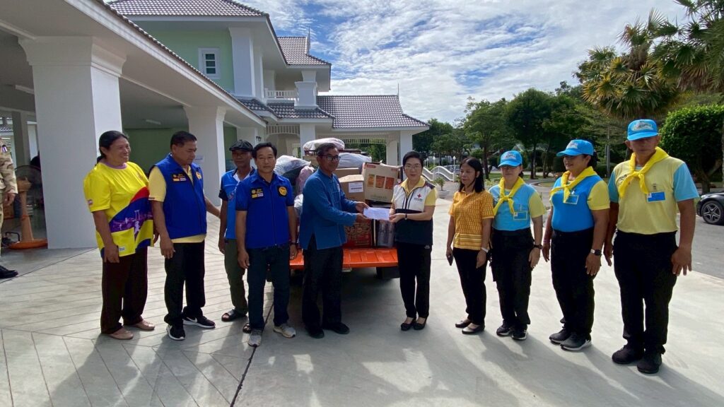 ผู้อพยพนอนไม่หลับ เฝ้าติดตามข่าวเจรจาหยุดยิง