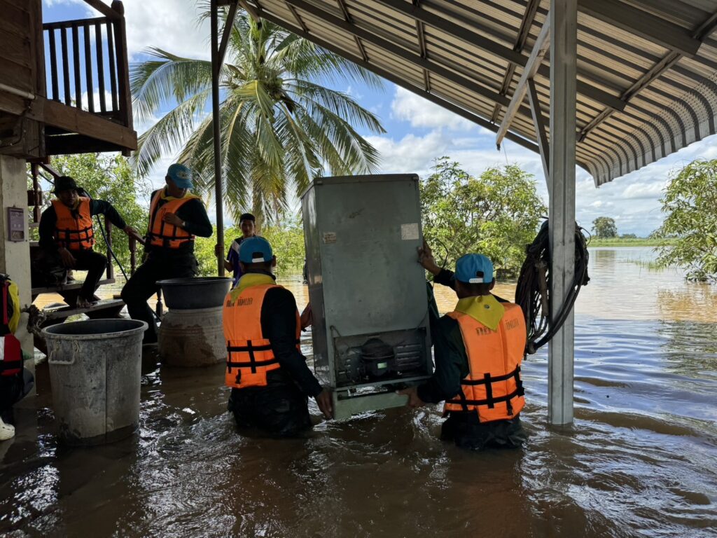 สุโขทัย น้ำยมยังคงไหลเข้าท่วม ทหารเร่งช่วย