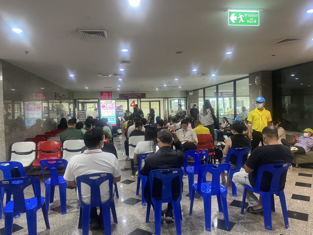 ชาวไทยรวมพลัง! แห่บริจาคโลหิต แน่นสภากาชาด