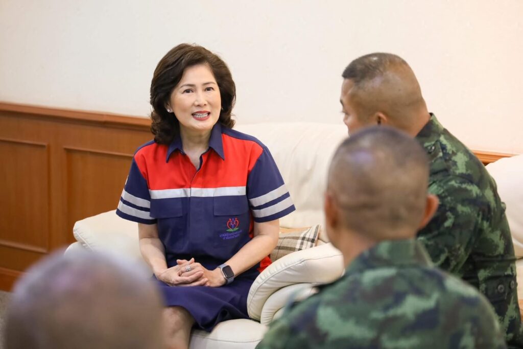 มูลนิธิร่วมด้วยช่วยกันสำนึกรักบ้านเกิด มอบวิทยุสื่อสารให้กองทัพภาคที่ 2