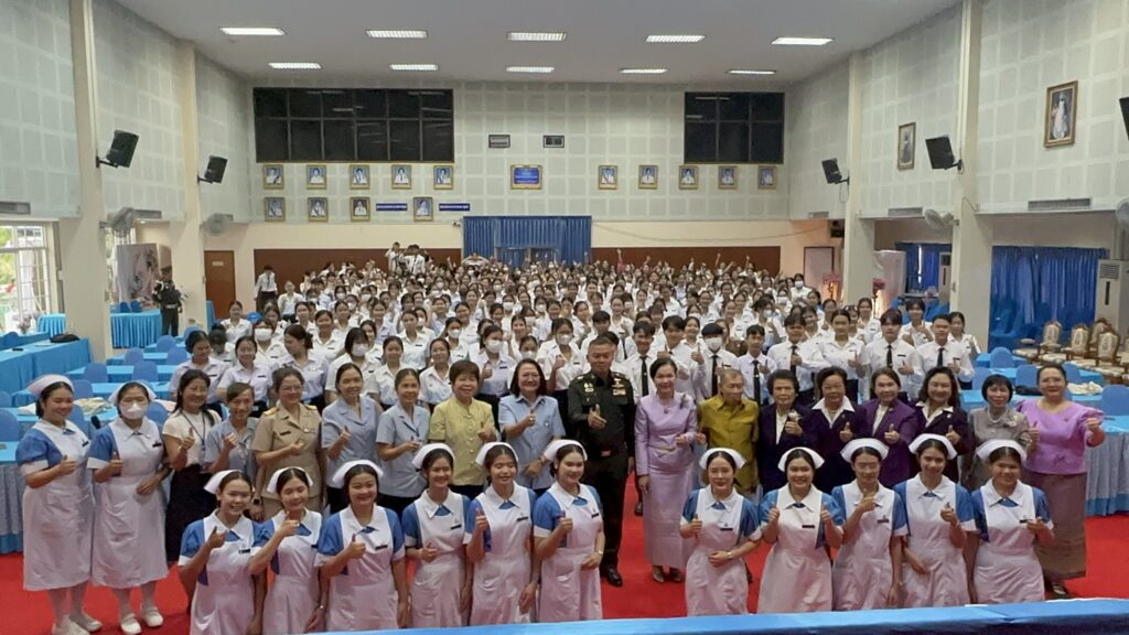 มทภ.2 บรรยายพิเศษนศ.พยาบาล ย้ำมีจิตสำนึกต่อชาติ ศาสน์ กษัตริย์