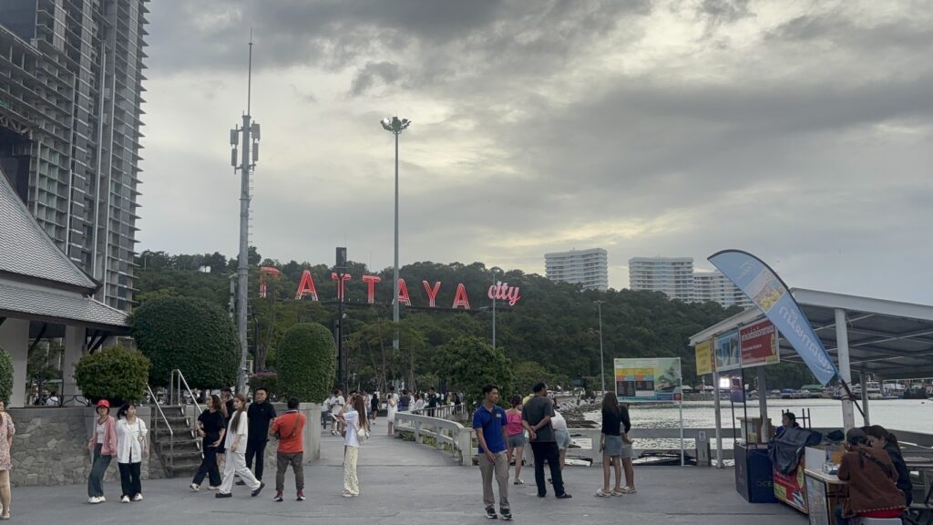 นักท่องเที่ยว โชว์คลิปคลื่นลมแรงในพัทยา – เจ้าท่าขึ้นธงแดง