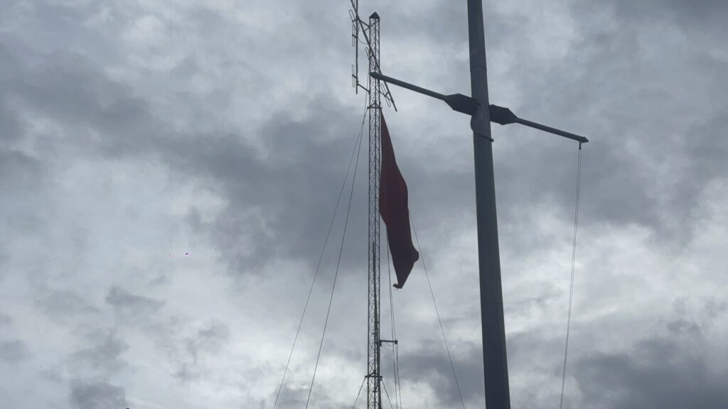 นักท่องเที่ยว โชว์คลิปคลื่นลมแรงในพัทยา – เจ้าท่าขึ้นธงแดง