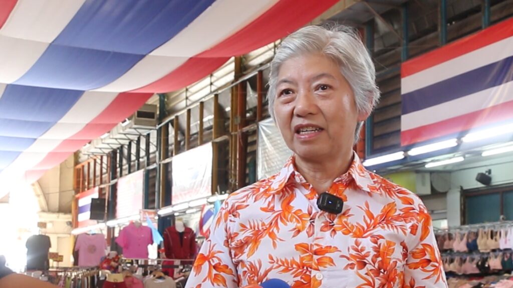 ตลาดสดบางลำภู ขอนแก่น ประดับธงชาติผืนยาวที่สุด