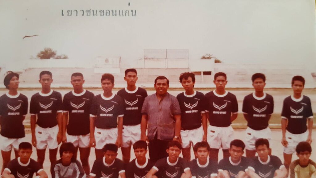 อดีตโค้ชฟุตบอลยัน "พระอลงกต" เดิมชื่อ "เกรียงไกร"