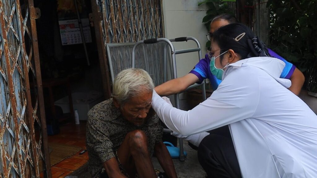 ขอนแก่น บุกฉีดวัคซีนไข้หวัดใหญ่ถึงบ้าน