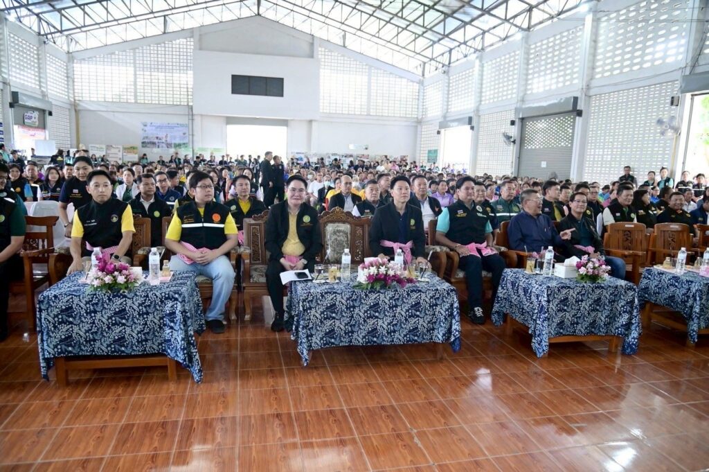 "อรรถกร-อัครา" มอบปัจจัยการผลิตให้เกษตรกรผู้ประสบภัย