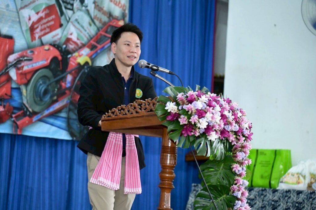 "อรรถกร-อัครา" มอบปัจจัยการผลิตให้เกษตรกรผู้ประสบภัย