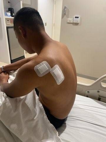 จีนหัวร้อน! ยกพวกบุกทําร้ายเจ้าบ้าน ฉุนไรเดอร์ส่งของผิดหลัง