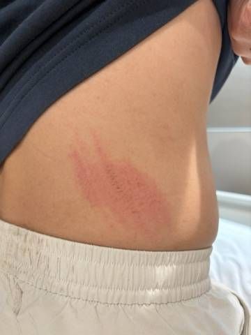 จีนหัวร้อน! ยกพวกบุกทําร้ายเจ้าบ้าน ฉุนไรเดอร์ส่งของผิดหลัง