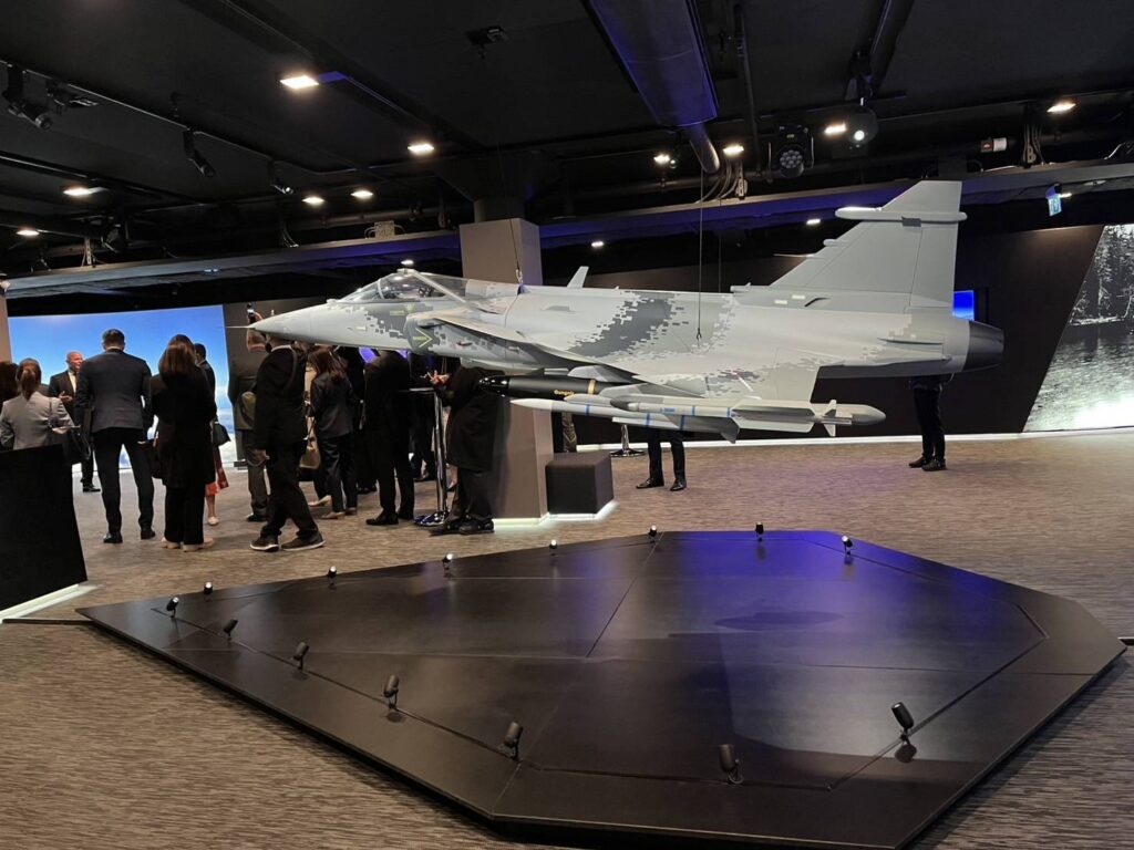 "มาริษ" เยี่ยมชม สนง.ใหญ่ บริษัทผลิตกริพเพ่น