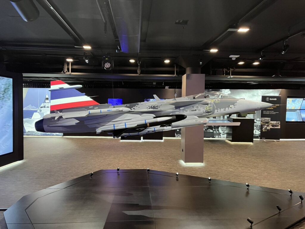 "มาริษ" เยี่ยมชม สนง.ใหญ่ บริษัทผลิตกริพเพ่น