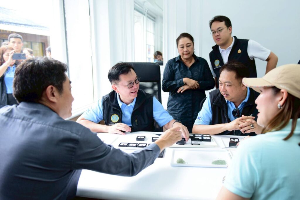 “จตุพร-สุชาติ” ลุยตลาดพลอยจันทบุรี ฟังผู้ประกอบการ เร่งหาตลาดใหม่ 