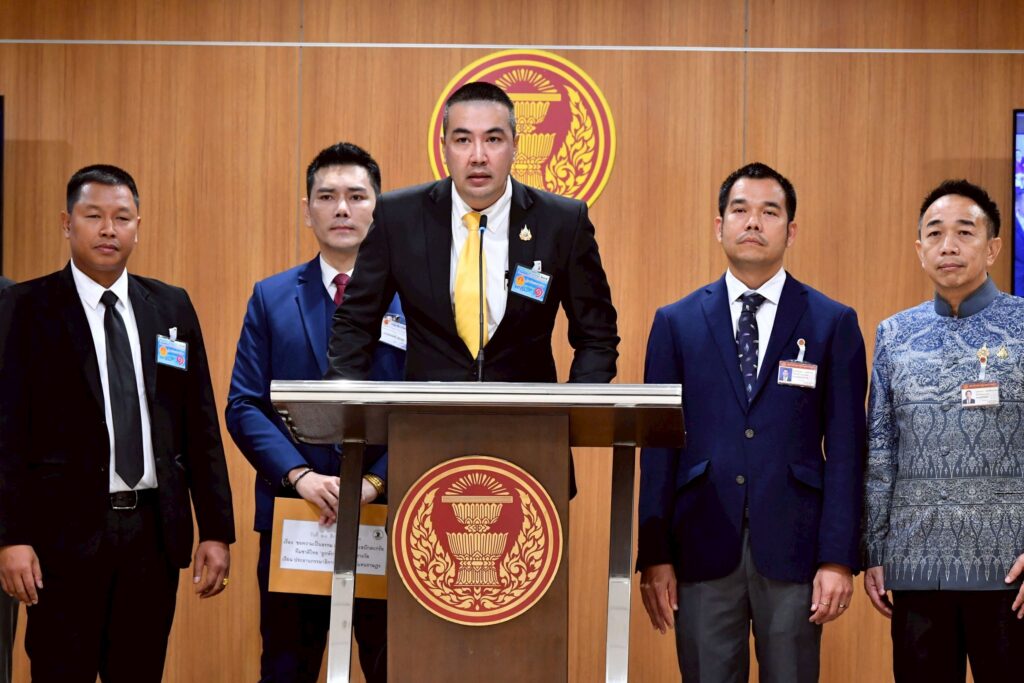 "ทนายอั๋น บุรีรัมย์-สืบศักดิ์" ยื่นกมธ.กีฬา ร้องหักหัวคิวนักตะกร้อ