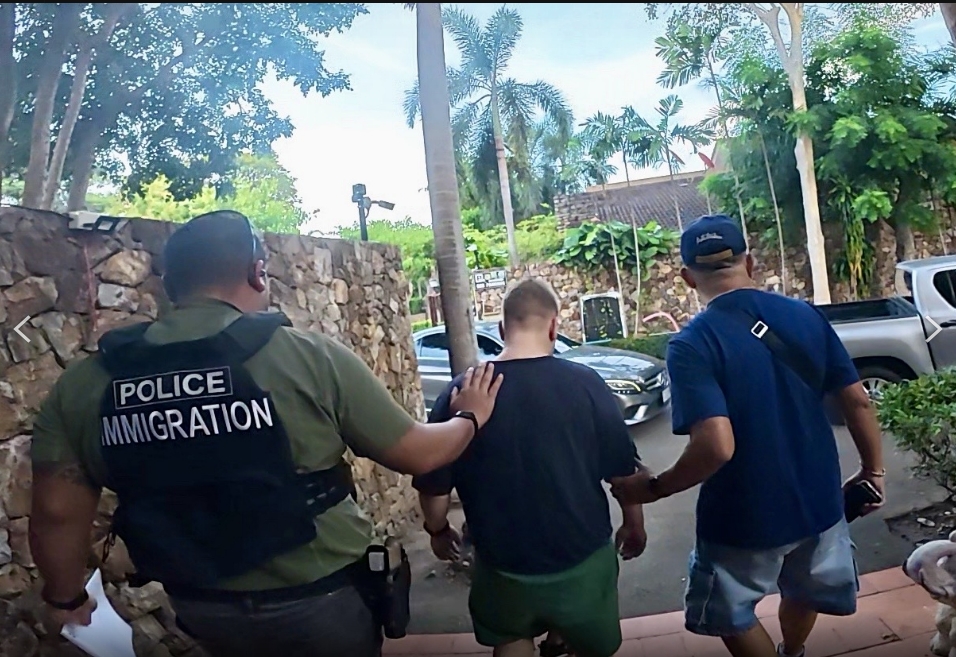 สืบ ตม.3 ล่อจับหนุ่มสวีเดน ค้ายาเสพติดหนีหมายแดงซุกไทย